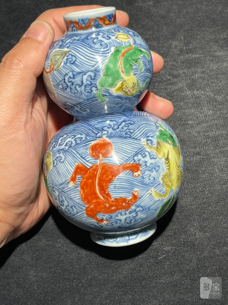 清晚期 青花五彩海兽纹葫芦瓶一对 - 图17